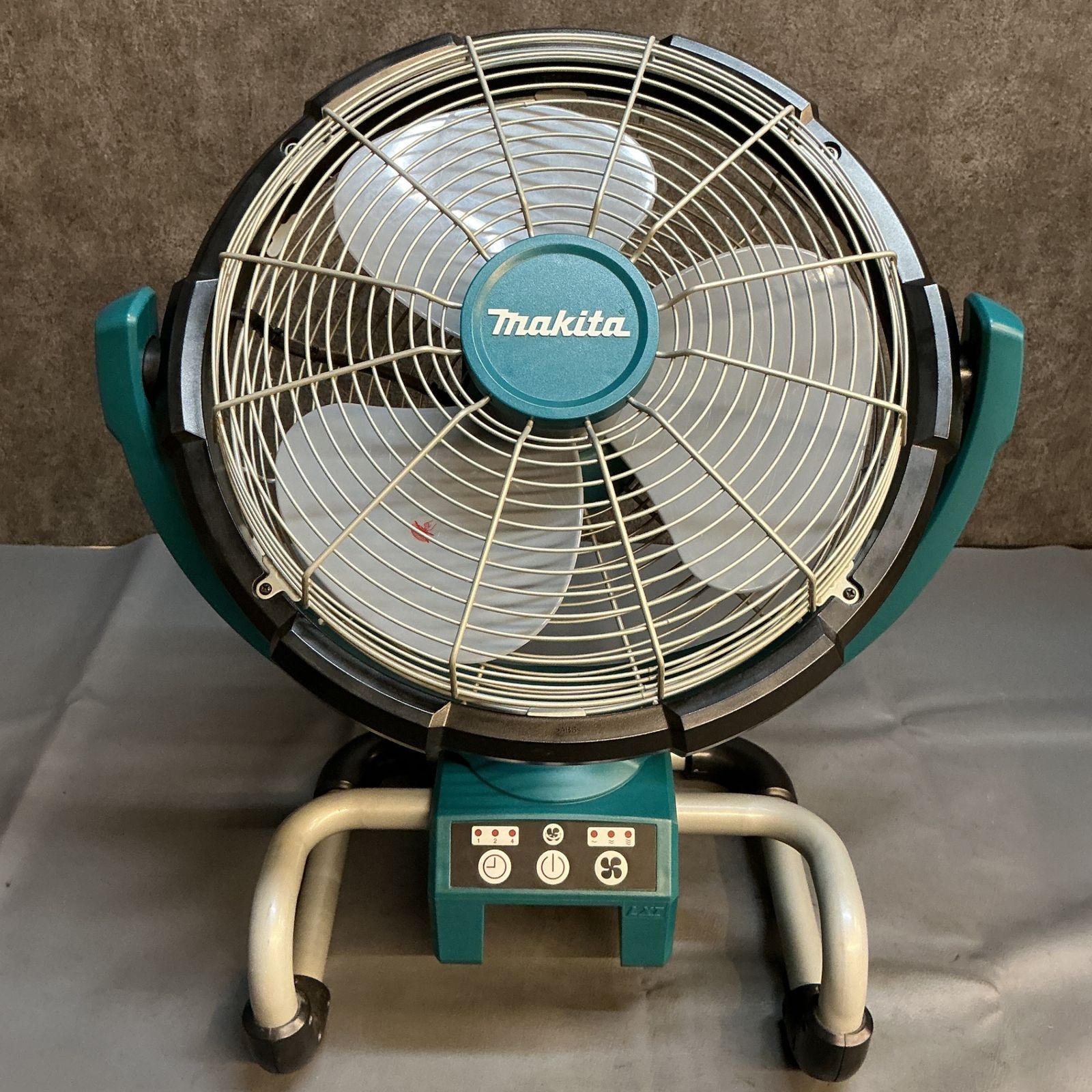 中古】マキタ(makita) 充電式産業扇 CF300DZ 【越谷店】 - メルカリ