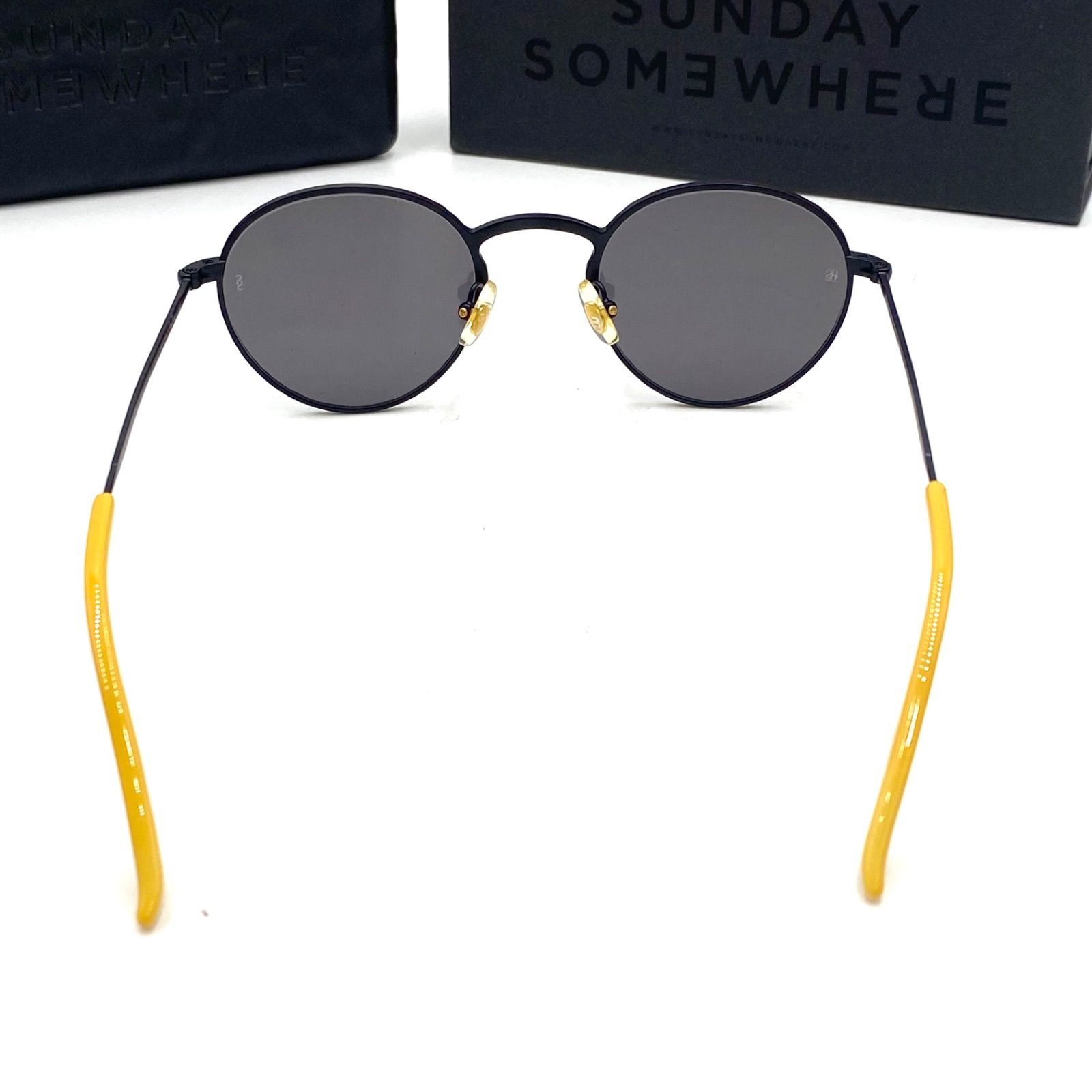 Sunglasses by Sunday Somewhere X Happy Socks Happy Socks y Sunday Somewhere juntas en una colección de  main image 3