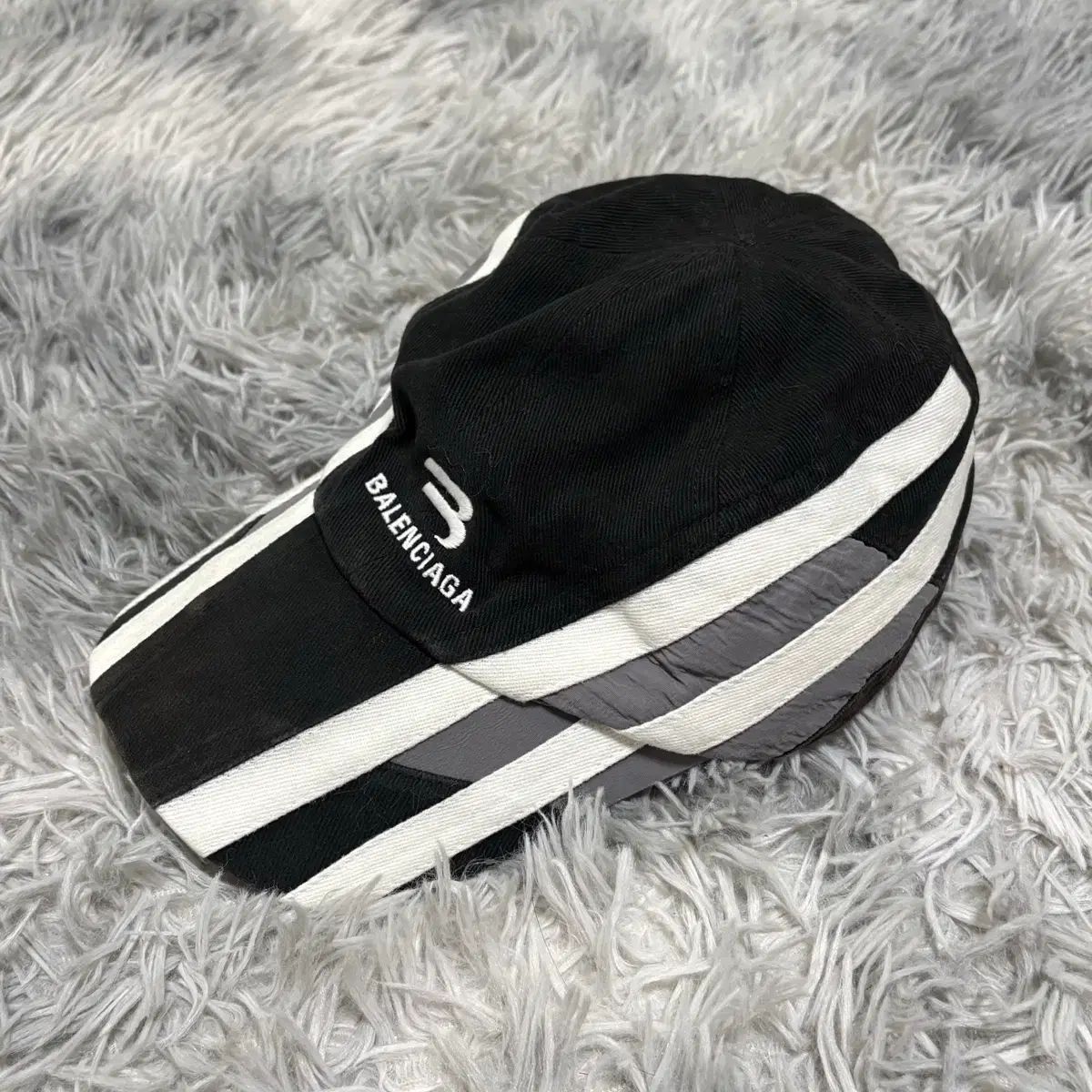 バレンシアガ スポーティーb トラック ベースボールキャップ by Demna Gvasalia