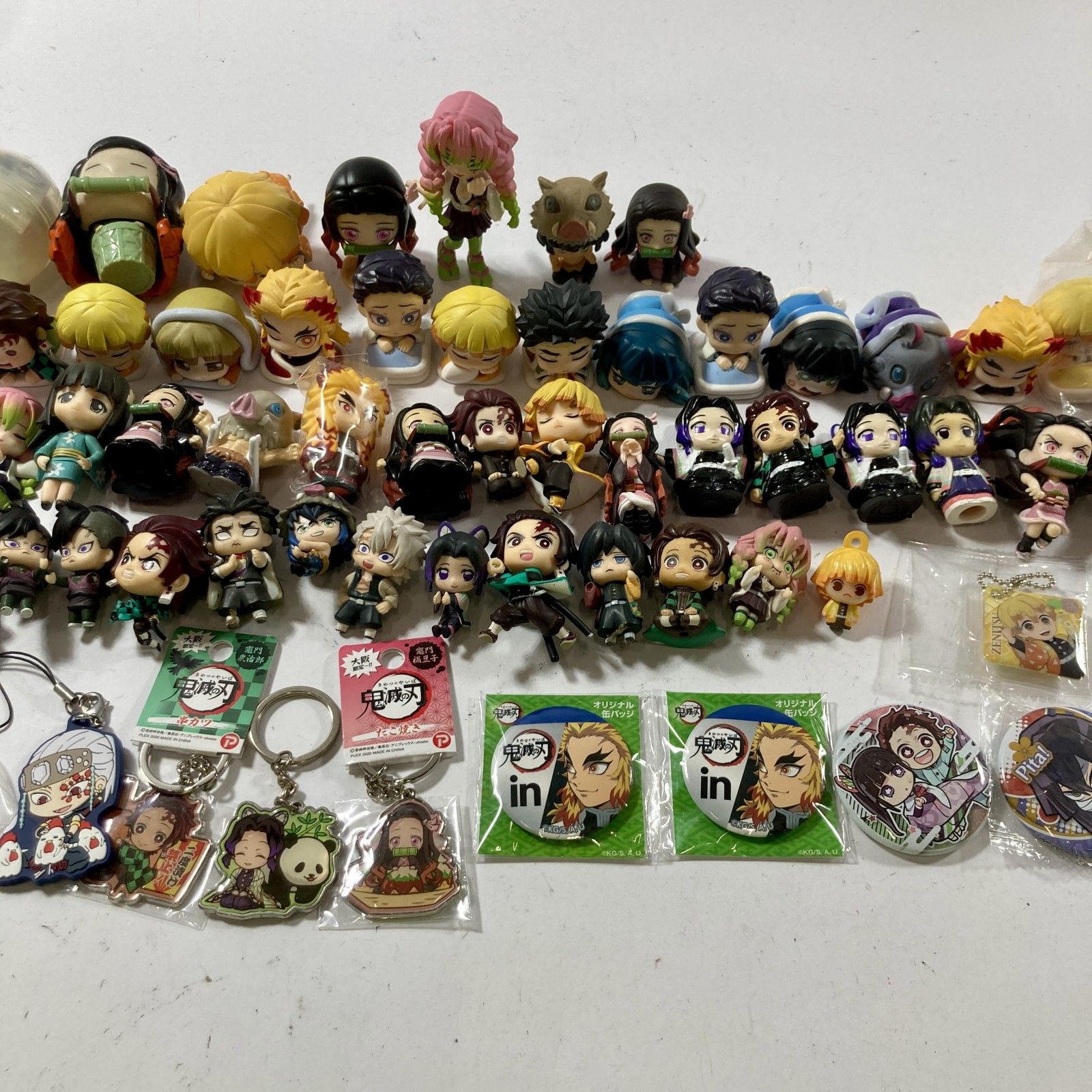 ★ 鬼滅の刃 グッズ まとめ商品 ぬいぐるみ 缶バッチ 雑貨 フィギュア など 炭次郎 禰豆子 善逸 胡蝶 煉獄 伊之助 他 ジャンク品 6.8kg