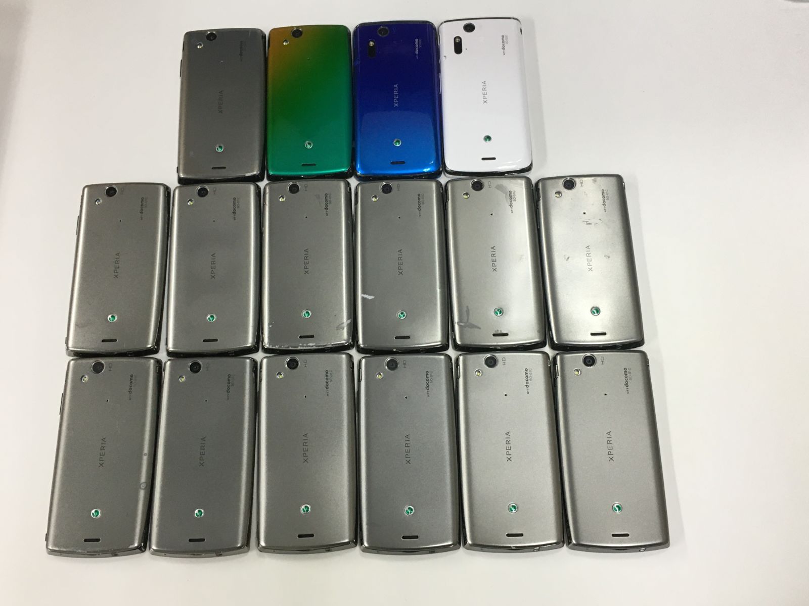 16台セット Xperia SO-01Cx14台 SO-02Cx2台 ジャンク品 バラ売り可 16台セット Xperia SO-01Cx14台 SO-02Cx2台 ジャンク品 バラ売り可