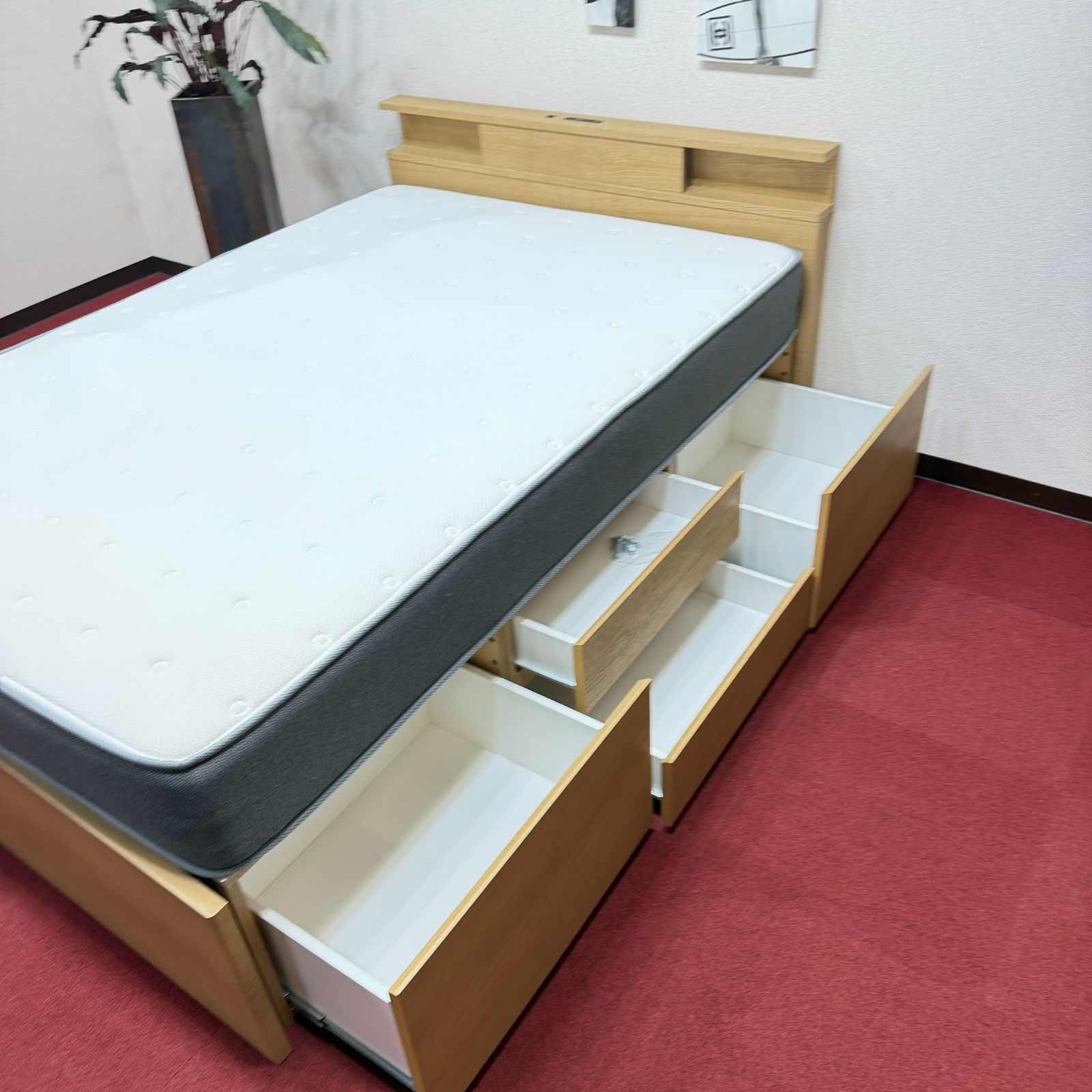 東京23区送料無料　超美品ニトリダブルベッド　コンセント/照明有　リンサークリーナ洗浄済み　東京23区以外は送料別になります