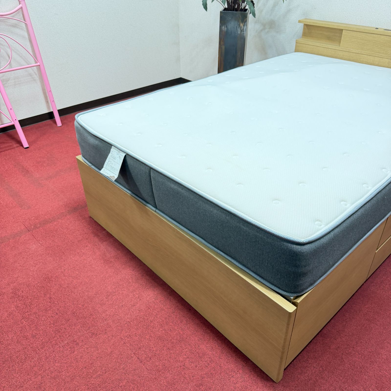 東京23区送料無料　超美品ニトリダブルベッド　コンセント/照明有　リンサークリーナ洗浄済み　東京23区以外は送料別になります