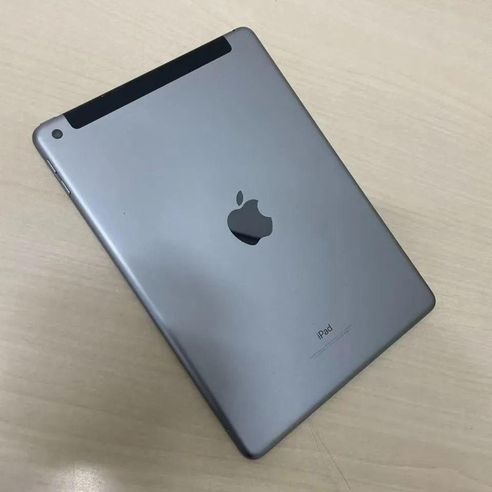 iPad 第5世代 32GB スペースグレイ SIMフリー バッテリー97% C062201
