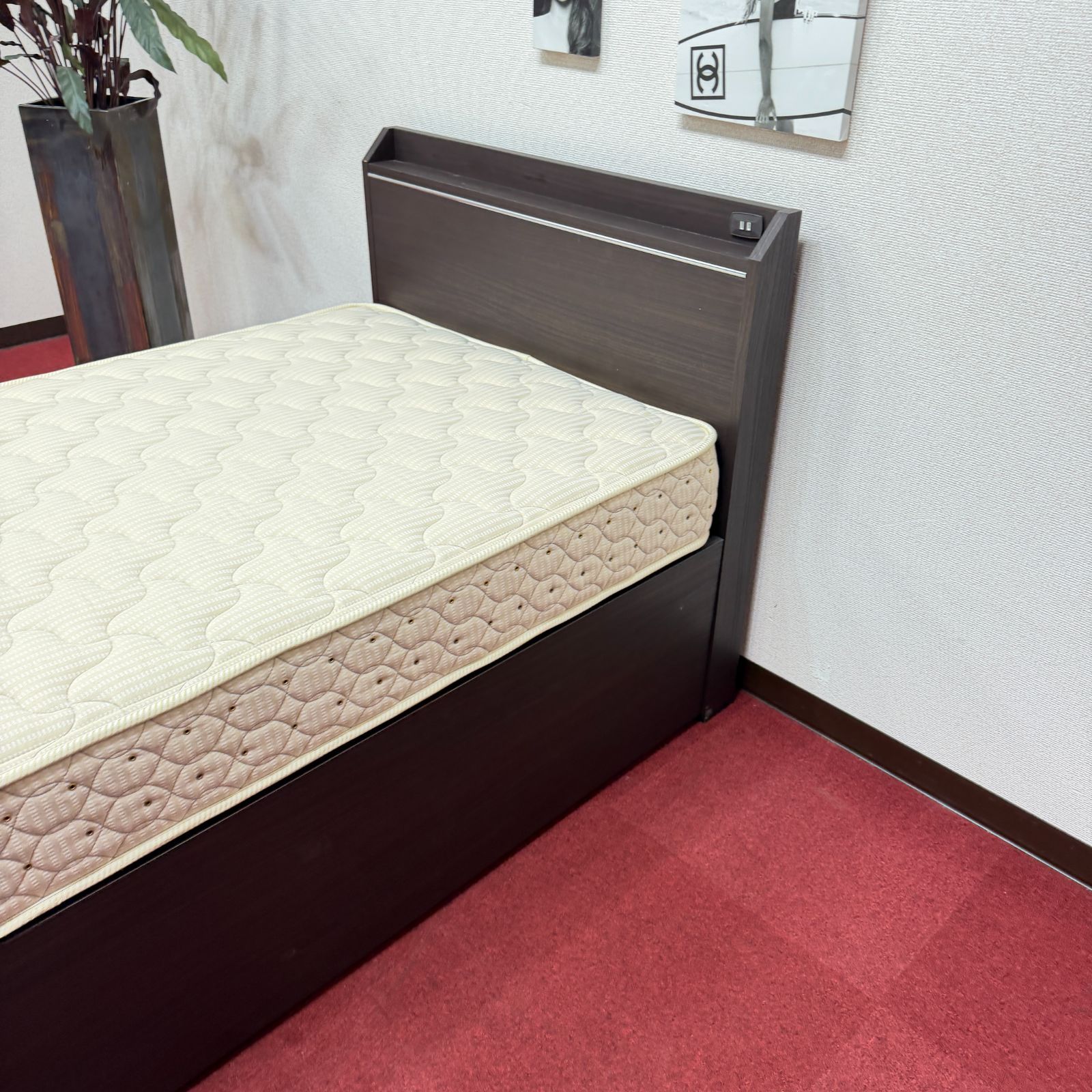 東京23区送料無料　超美品シングルベッド　コンセント付き　リンサークリーナ洗浄済み　東京23区以外は送料別になります