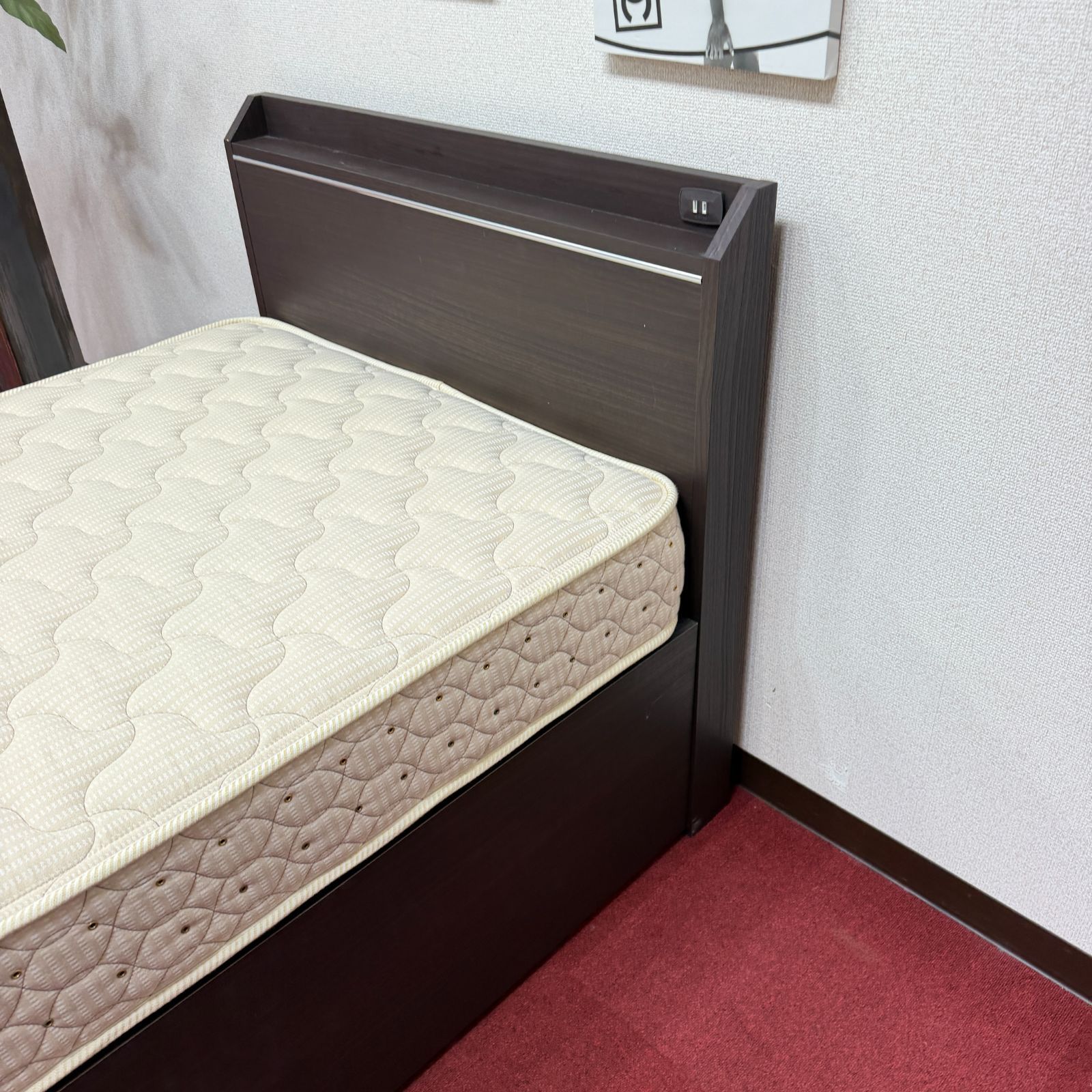 東京23区送料無料　超美品シングルベッド　コンセント付き　リンサークリーナ洗浄済み　東京23区以外は送料別になります