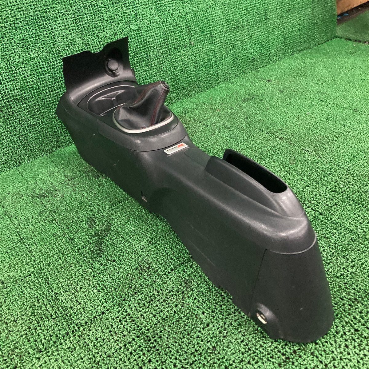 ♪♪値下げ再出品！！ インテグラ TYPE-R DC5 センターコンソール 肘掛け シフトパネル ドリンクホルダー 水害車(W6123)♪♪