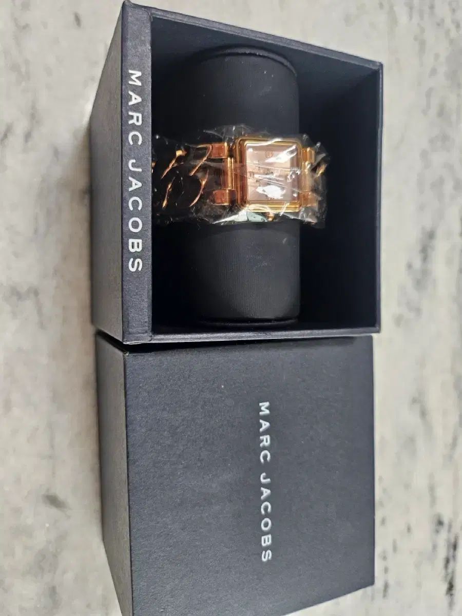 MARCJACOBS レディース ローズゴールド