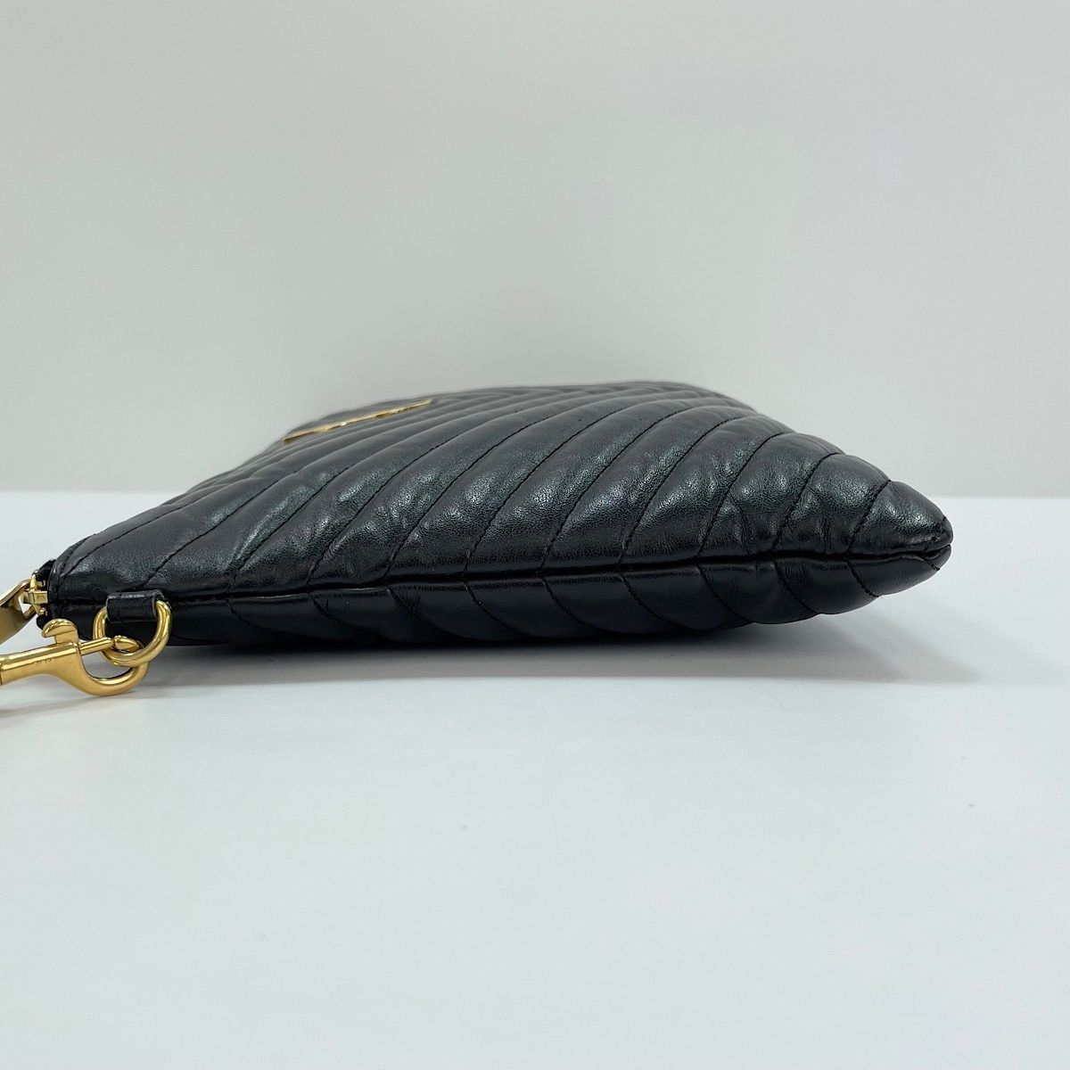 YVES SAINT LAURENT イヴ・サンローラン クラッチバッグ Vステッチ