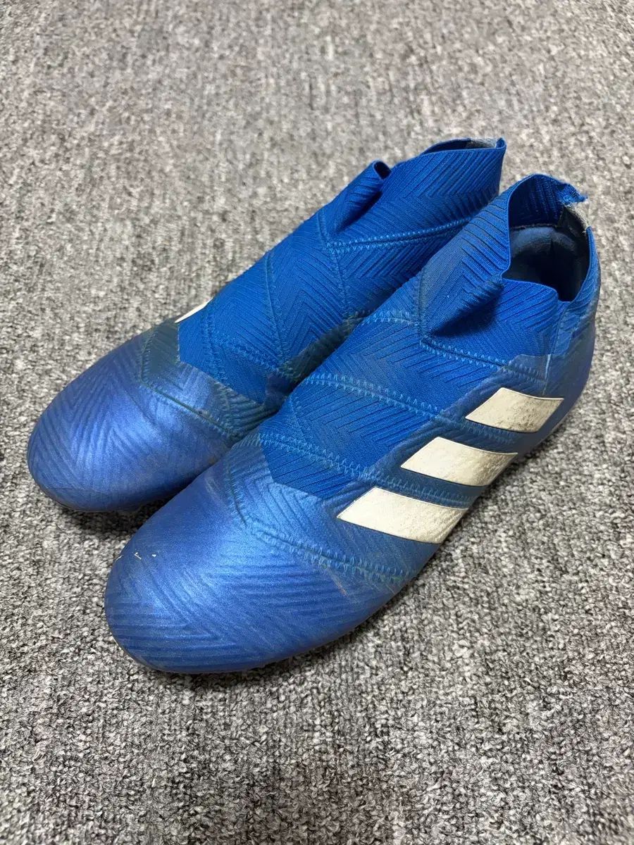 アディダス ネメシス サッカーシューズ
