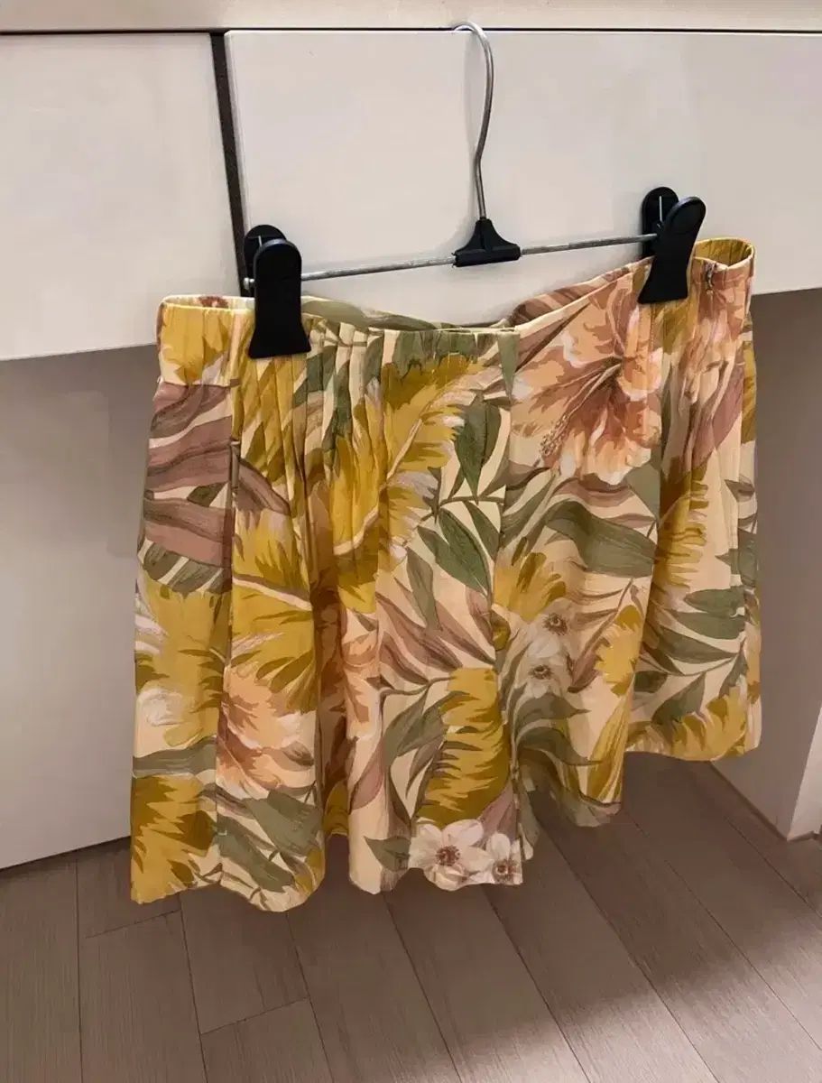 COS フローラル シルク100% ショーツ フラワー ハーフパンツ リゾートスタイル オールドマネールック