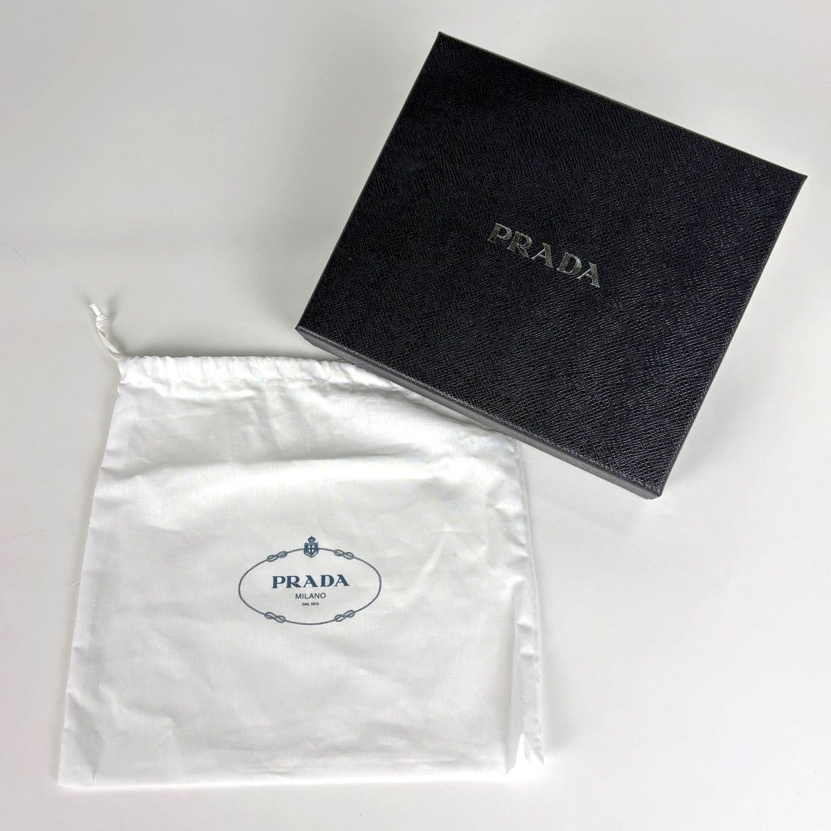 2/20まで。ほぼ未使用！　PRADA ロゴプレート カチューシャ プラダ PRADA ロゴプレート カチューシャ ファブリック ネロ(ブラック