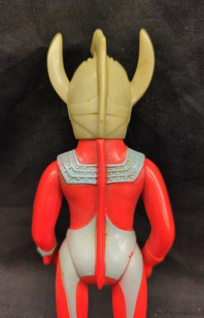 お得，新品 ブルマァク ミドルサイズ ウルトラマンタロウ 160 赤成型