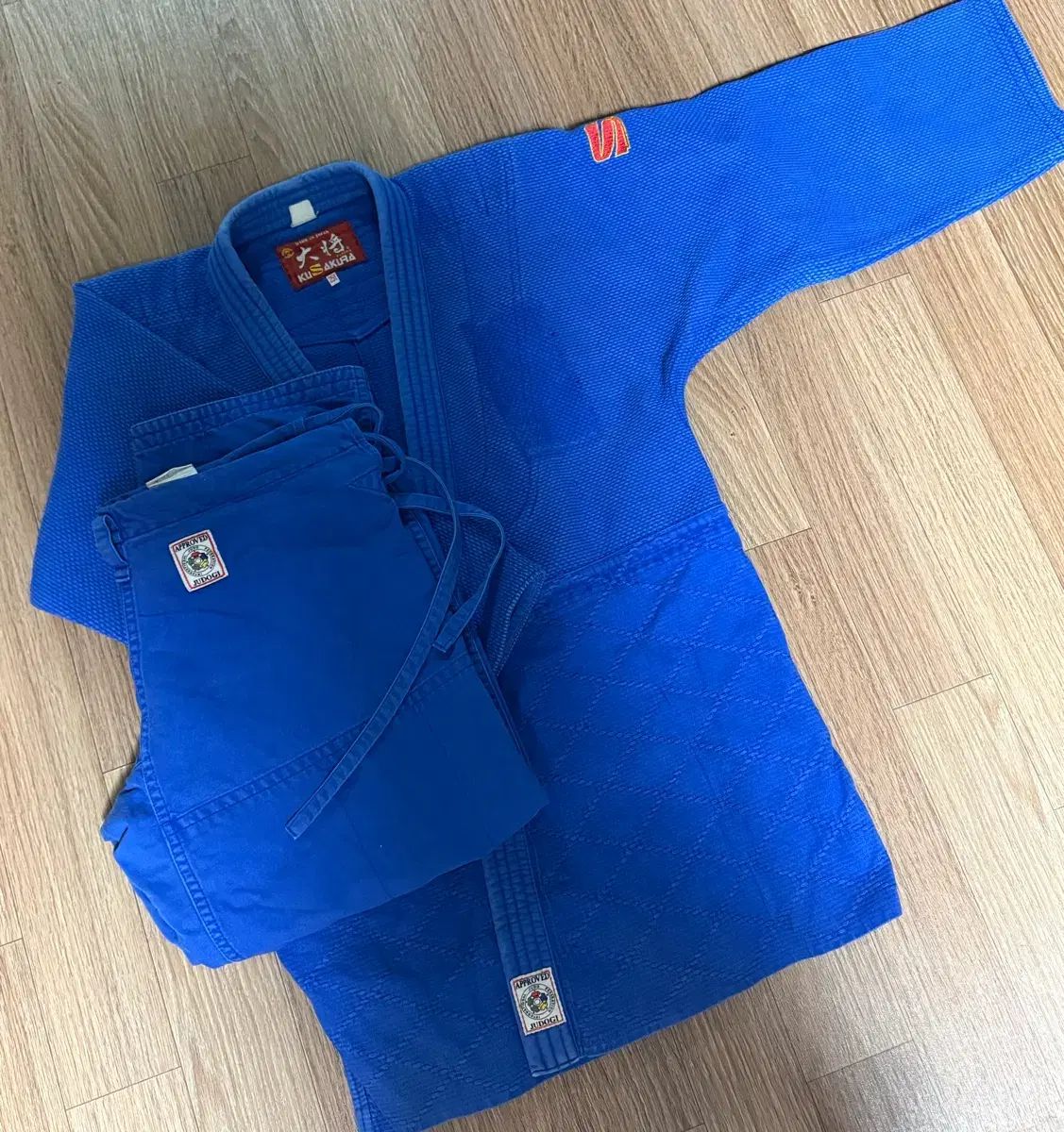 サクラ(SAKURA・宮脇 咲良) デニム 柔道着