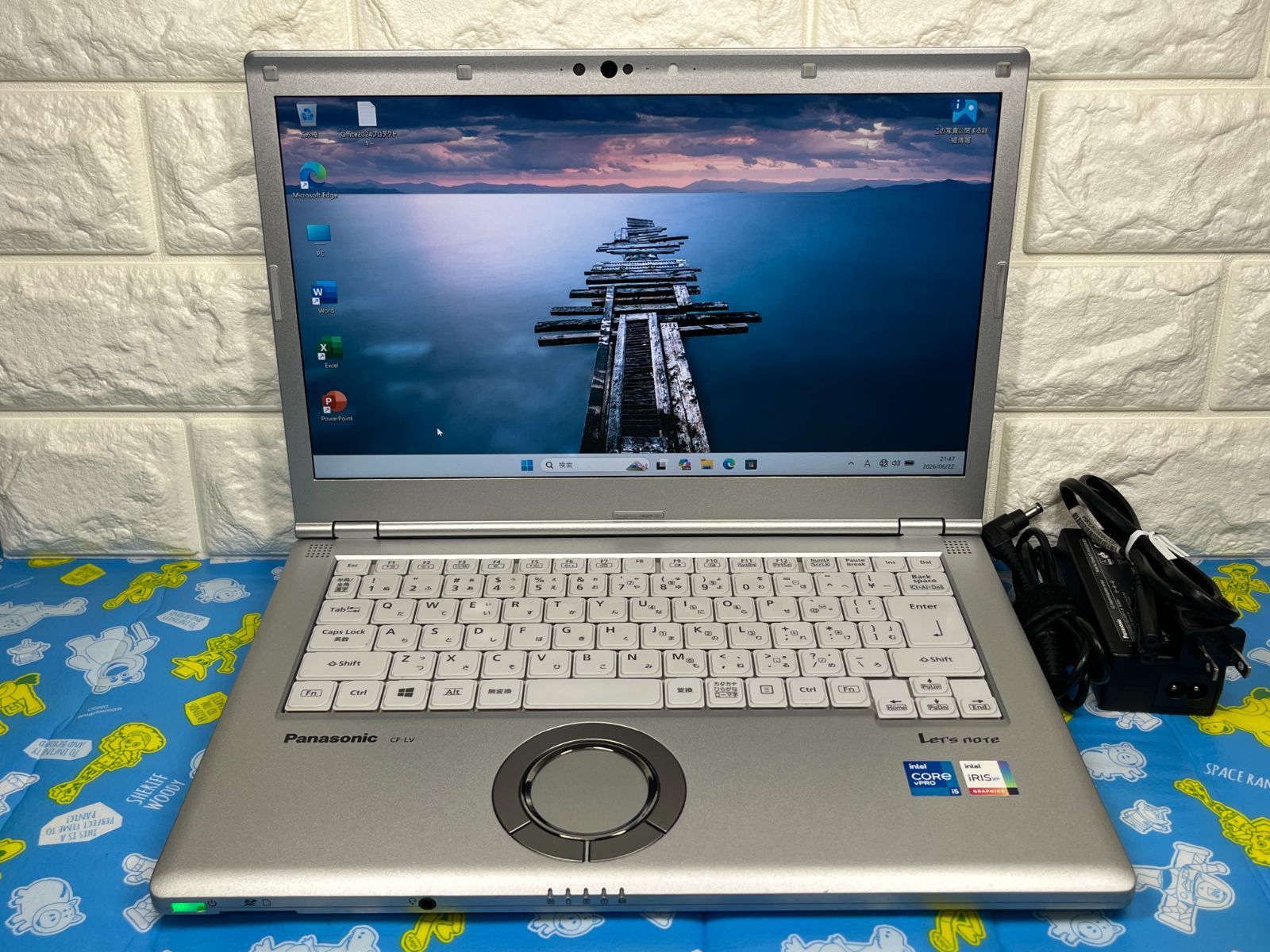 レッツノート CF-LV1 16GB / LTE 14.0型 QHD 軽量 良品