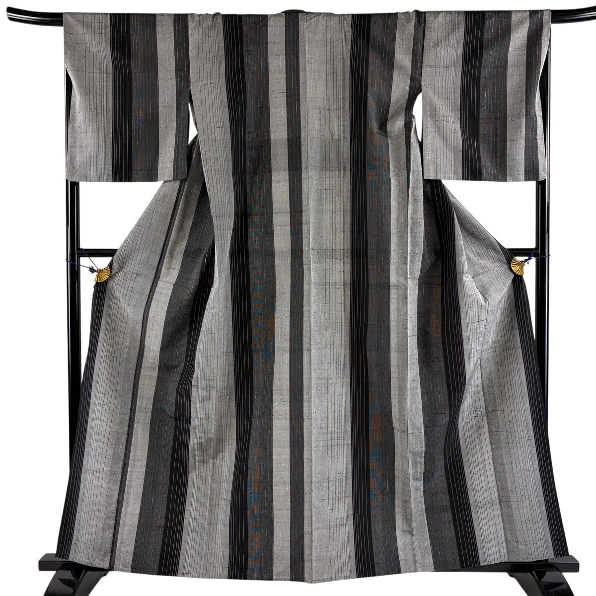 紬 身丈161cm 裄丈67.5cm L 単衣 縦縞 灰色 正絹 秀品 【中古】