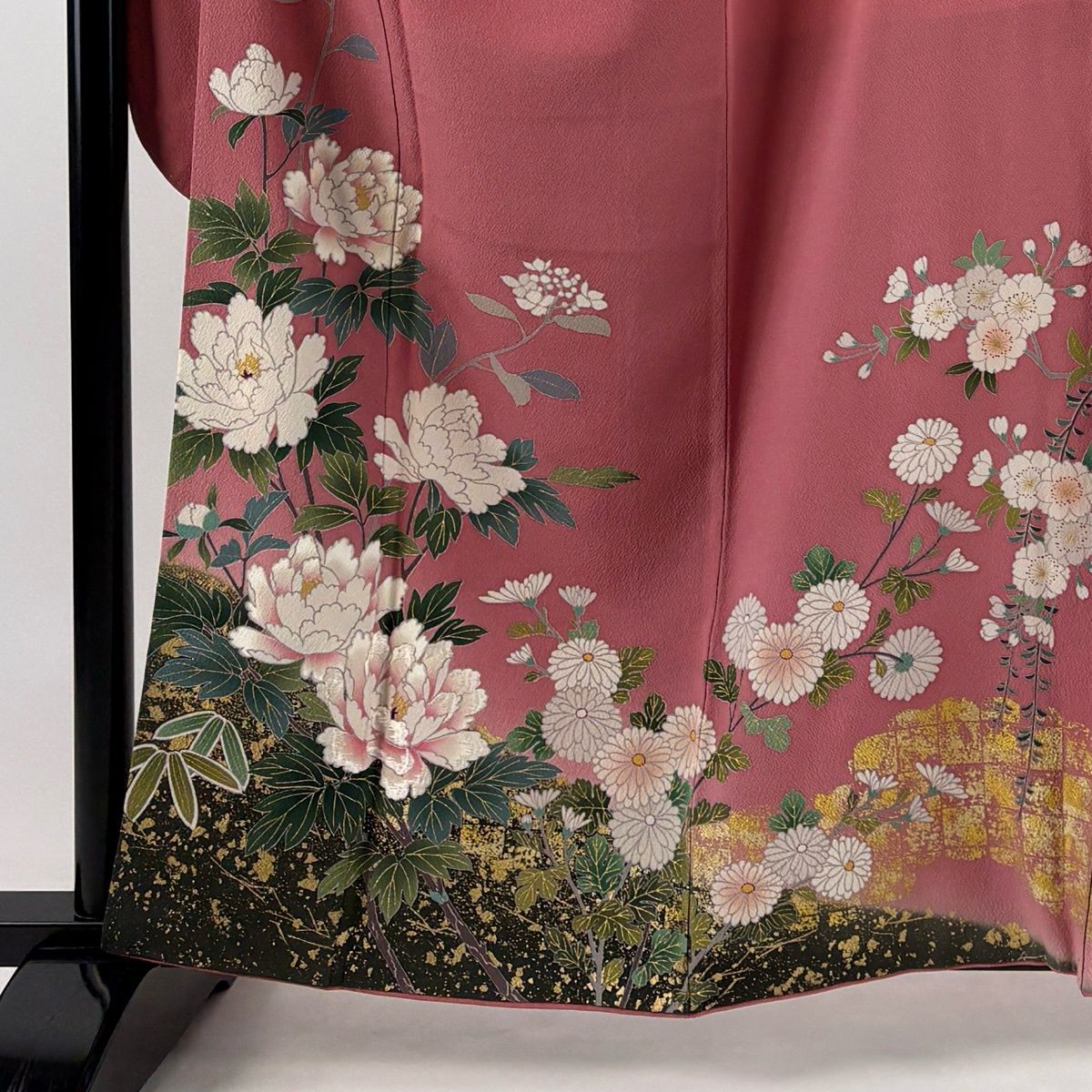振袖 身丈160cm 裄丈64cm M 袷 落款 牡丹 菊 金彩 刺繍 ピンク 正絹 秀