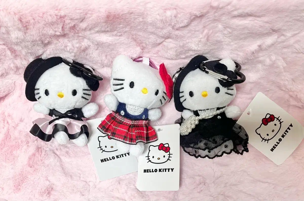 ハローキティ サンリオ - ぬいぐるみキーホルダー メルカリ 3点セット
