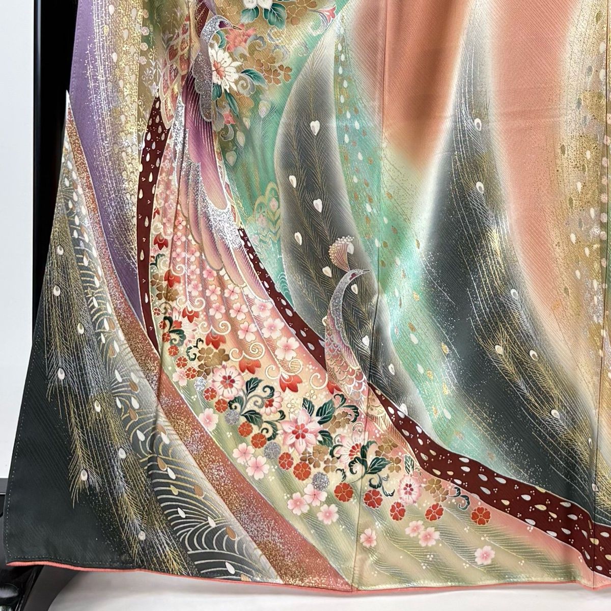 振袖 身丈166cm 裄丈66cm M 袷 孔雀 桜 金銀彩 箔 紫 正絹 秀品 【中古 