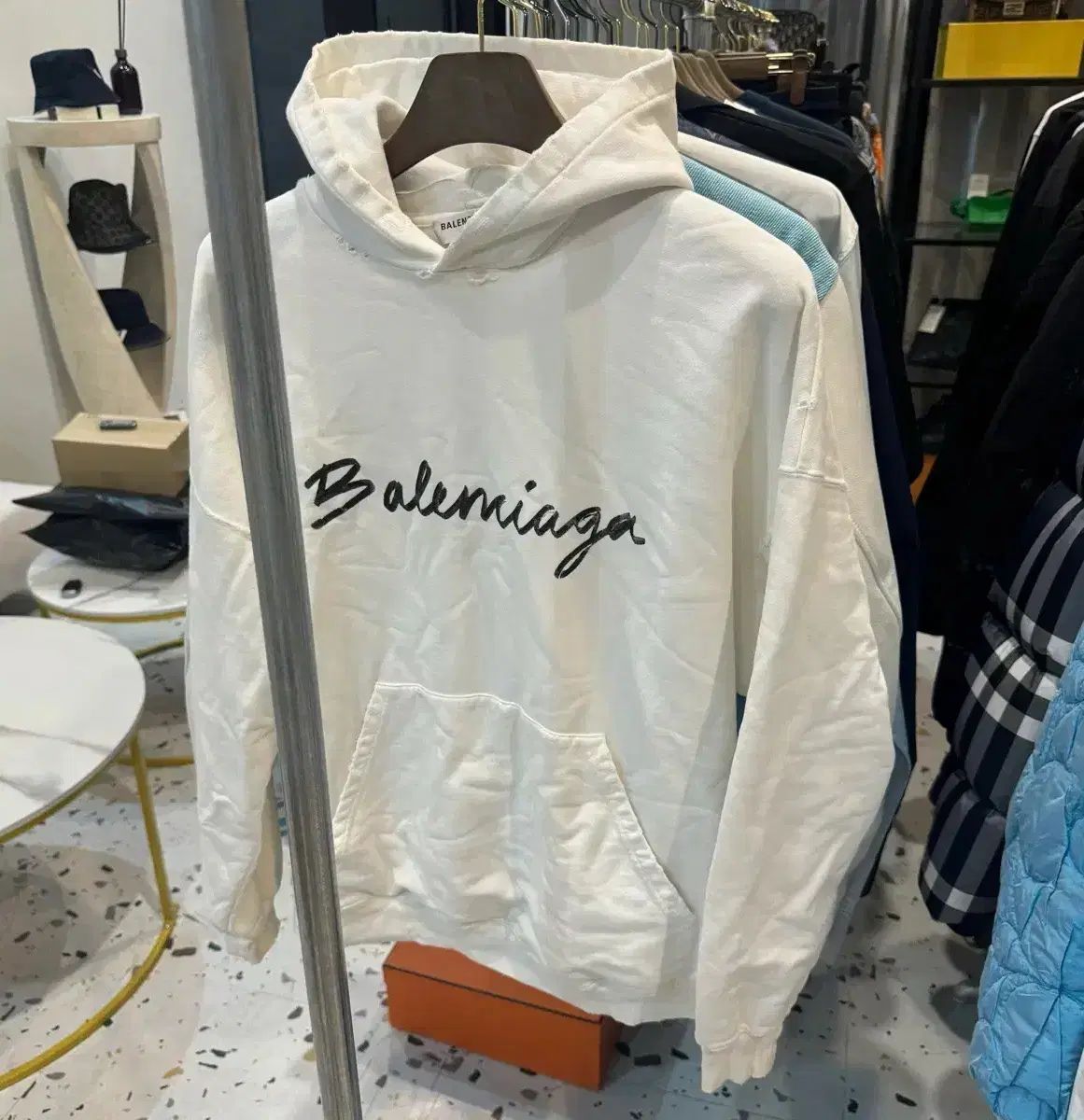 正規品/2サイズ バレンシアガ ストリップド ロゴ フーディー 白