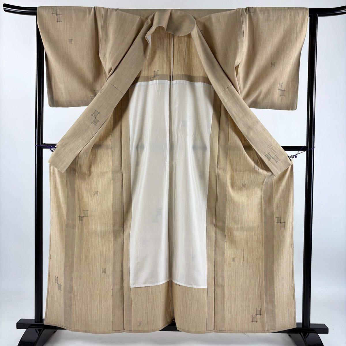 結城紬　正絹　中古　ベージュ　mym241 美品】 結城紬 身丈161cm 裄丈64.5cm M 単衣 本場結城紬 証紙 井桁