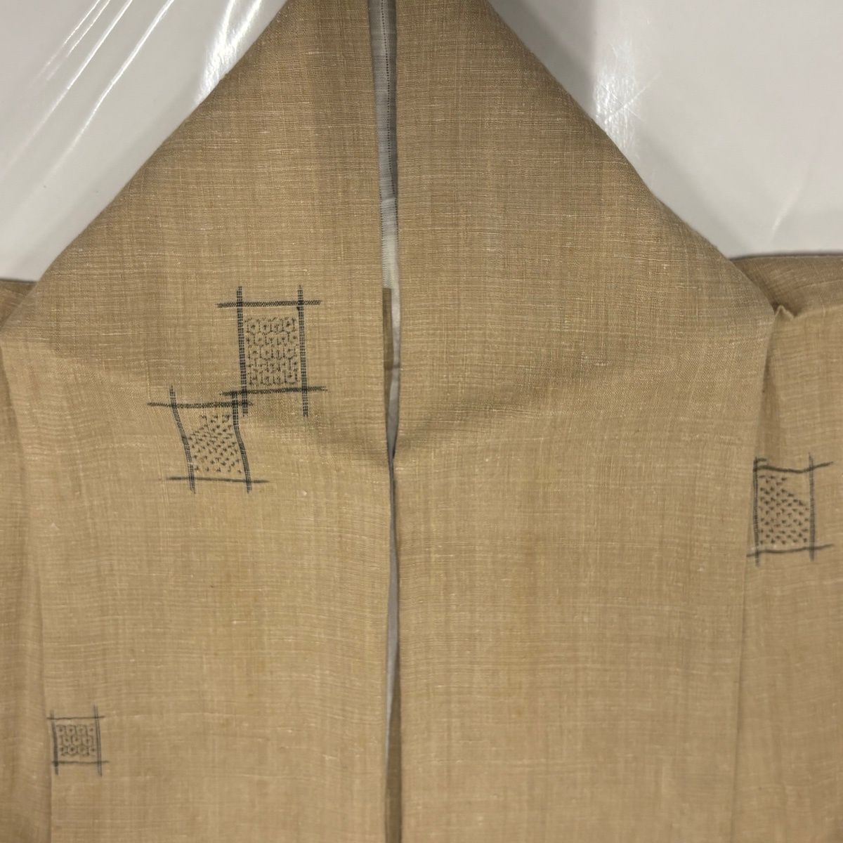 結城紬　正絹　中古　ベージュ　mym241 美品】 結城紬 身丈161cm 裄丈64.5cm M 単衣 本場結城紬 証紙 井桁