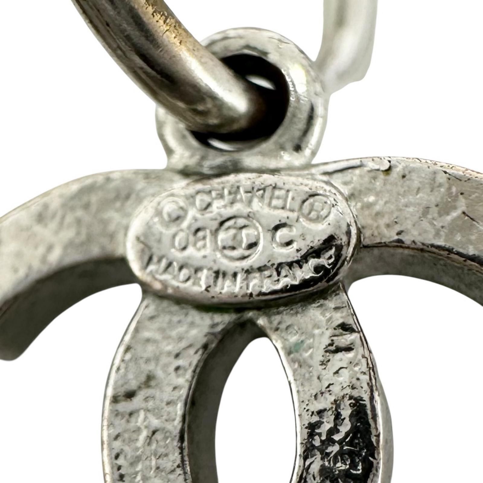 新着】CHANEL ココマーク カメリア メタル シルバー、ブラック ピアス