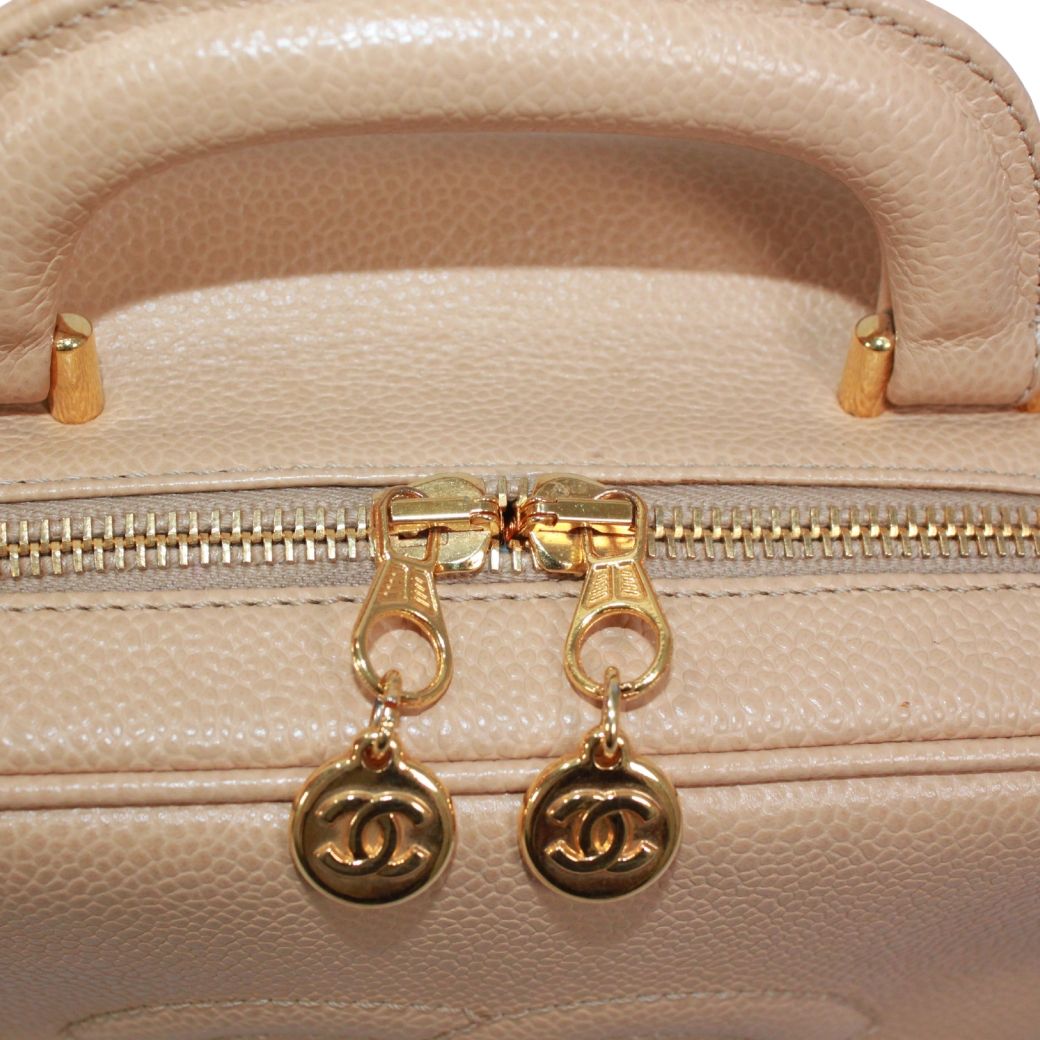 新着】CHANEL ココマーク バニティバッグ キャビアスキン ベージュ