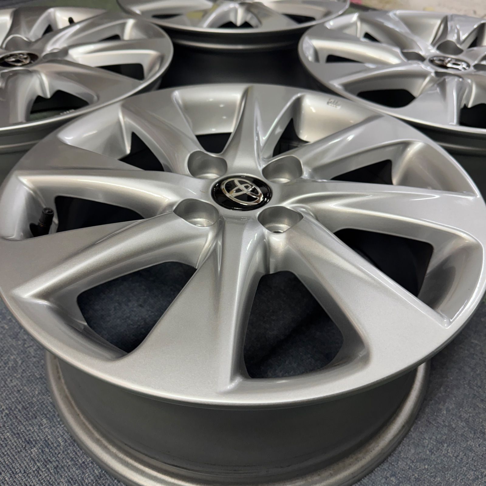 トヨタ アクア 純正 15インチ 6j +45 PCD100 ヤリス - メルカリ