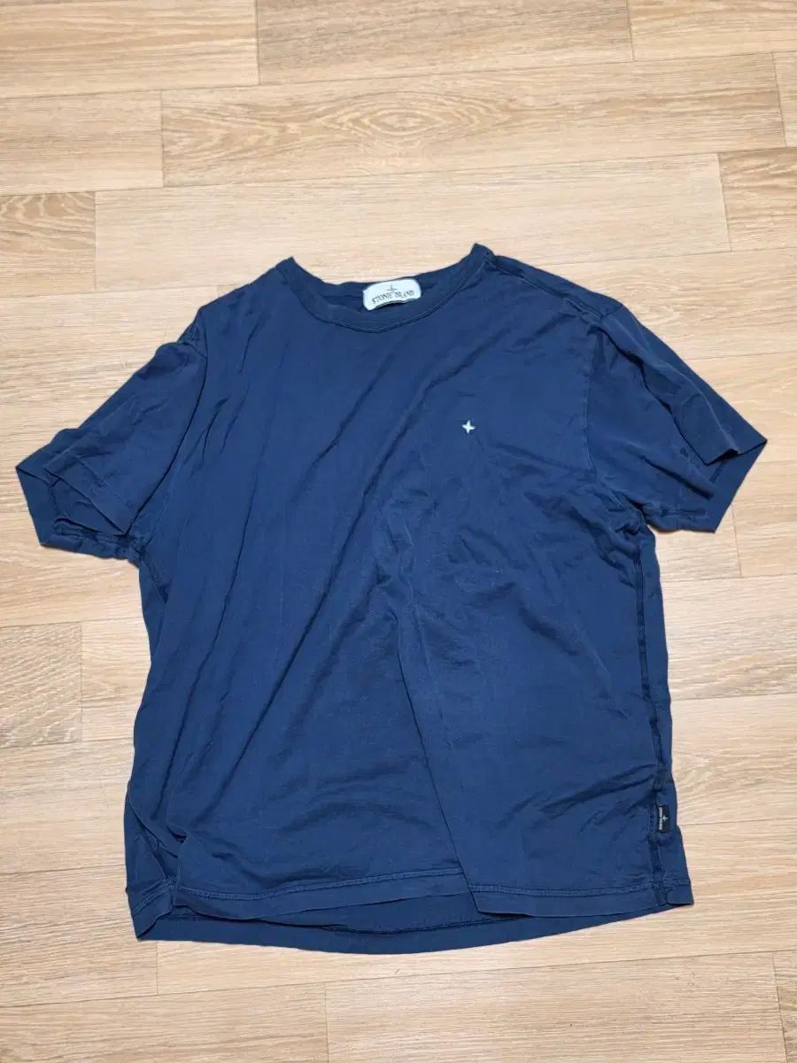 STONE ISLAND ストーンアイランド 半袖Tシャツ ネイビー