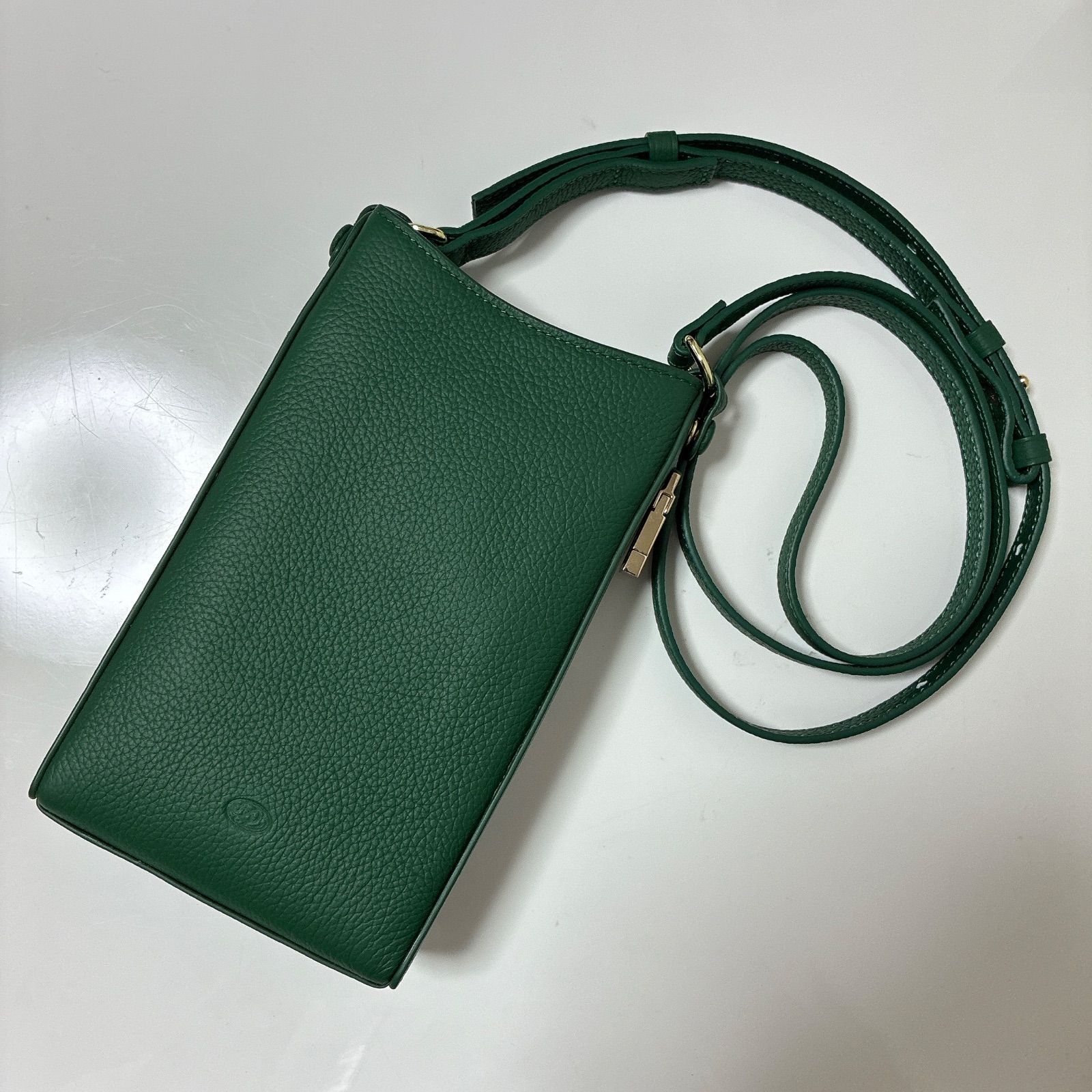 新品DEMIUデミュウスマートフォンバッグ　ペティ　petit demiurvoデミウルーボiPhoneケースPOCHEグリーンスマホショルダーバッグミニバッグ