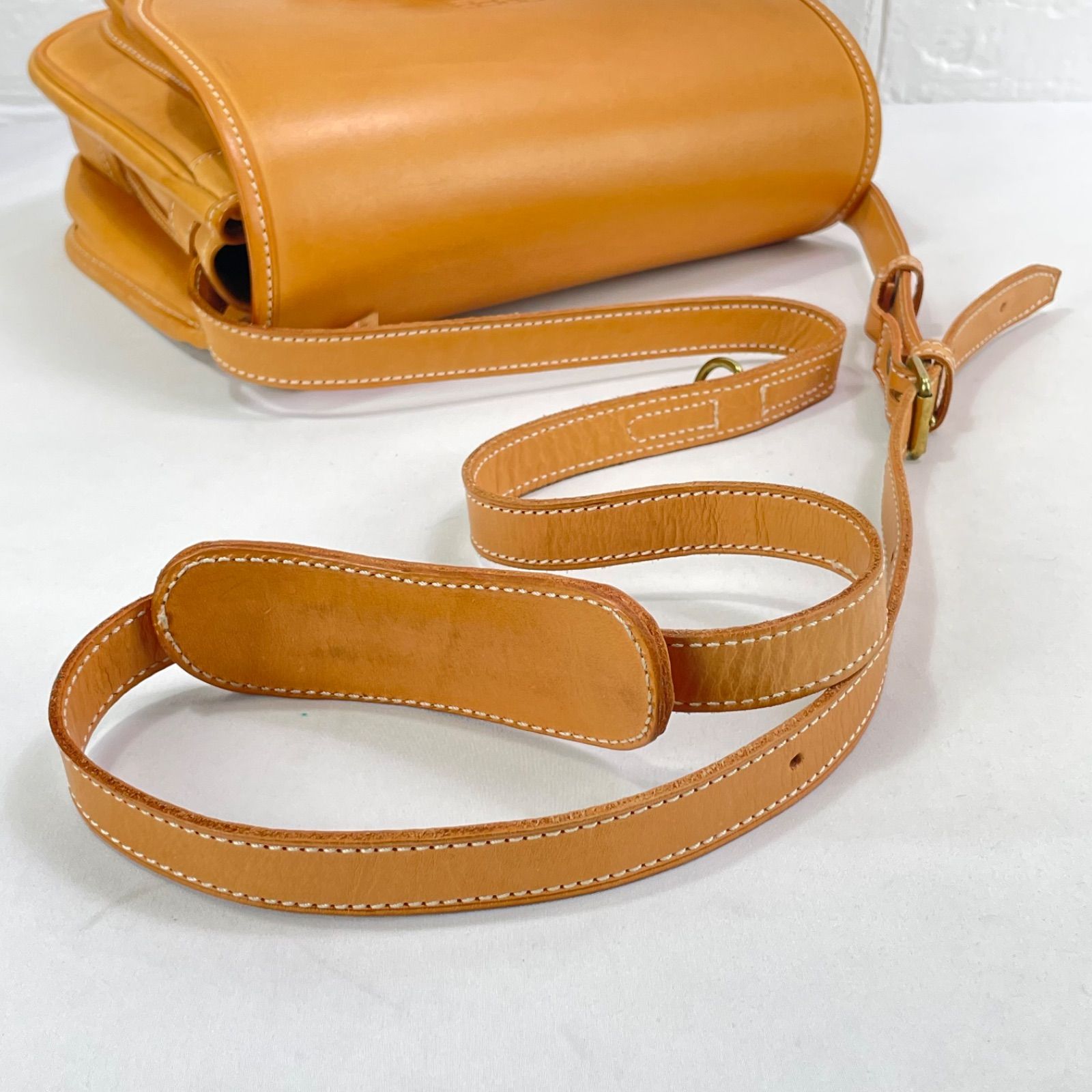 【極美品】BREEブリー 総ヌメ革 ショルダーバック 極美品】BREE ブリー ショルダーバッグ 斜め掛け ヌメ革 本革