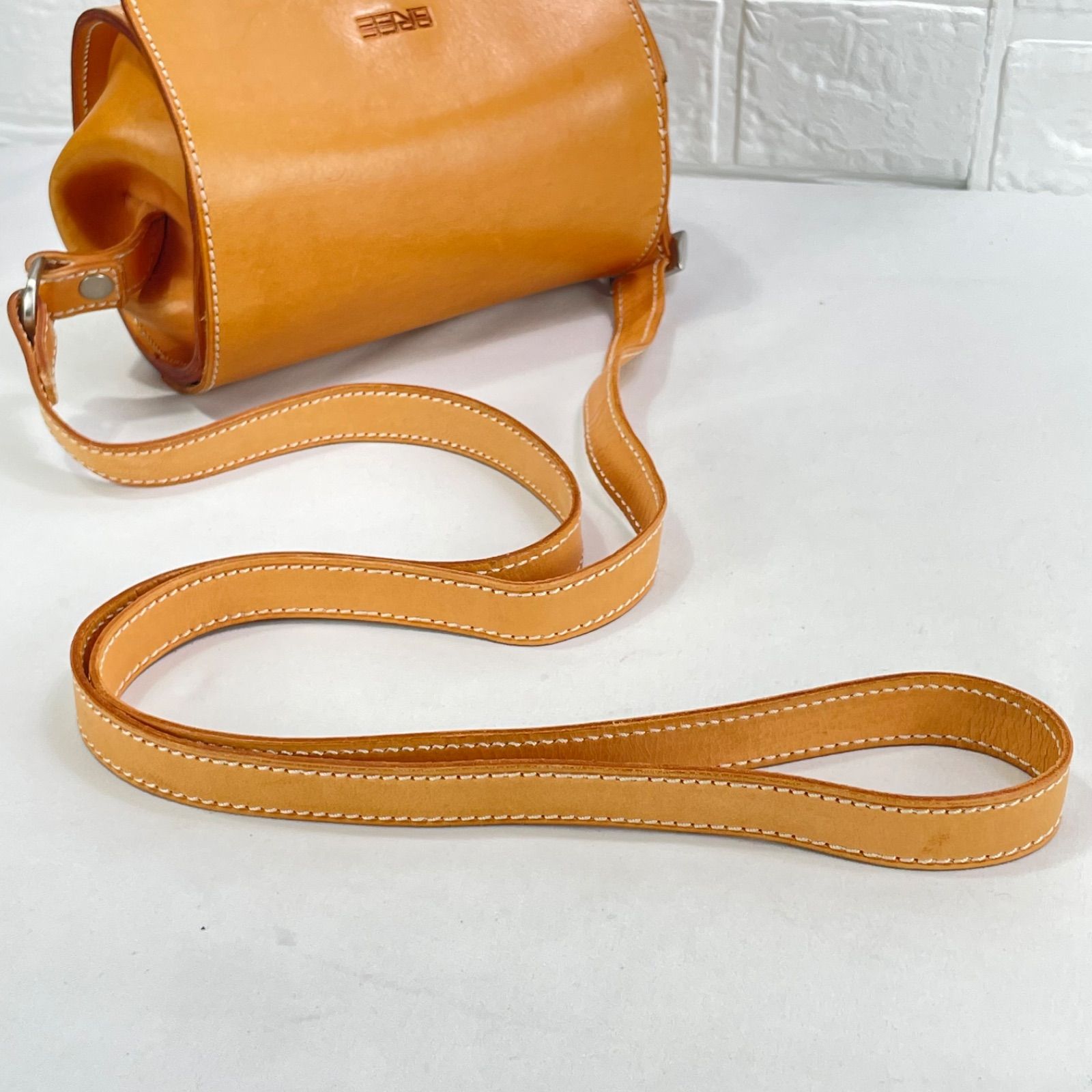 美品】BREE ブリー 筒形 ショルダーバッグ クラッチバッグ 2WAY ヌメ革