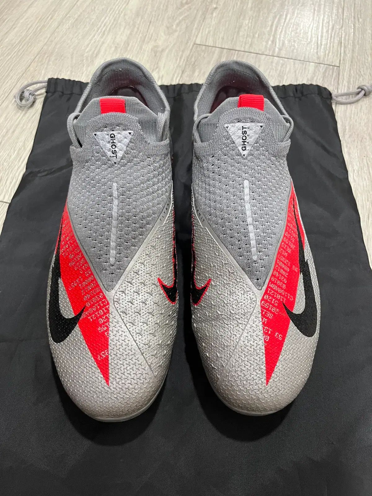 高品質 NIKE FANTOM コート ビジョン 2 エリート DF FG 255 サッカーシューズ