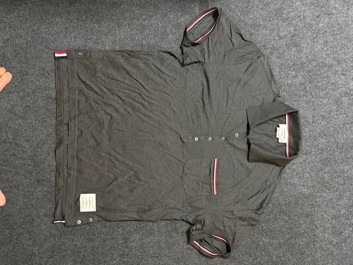 トム・ブラウン ポロTシャツ