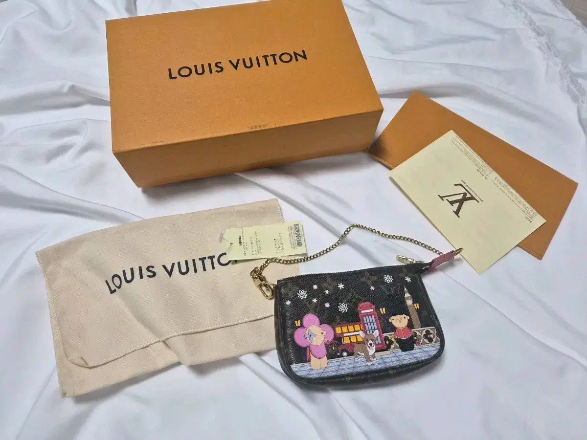 ルイヴィトン ミニポシェット クリスマス EDITION 73,740円