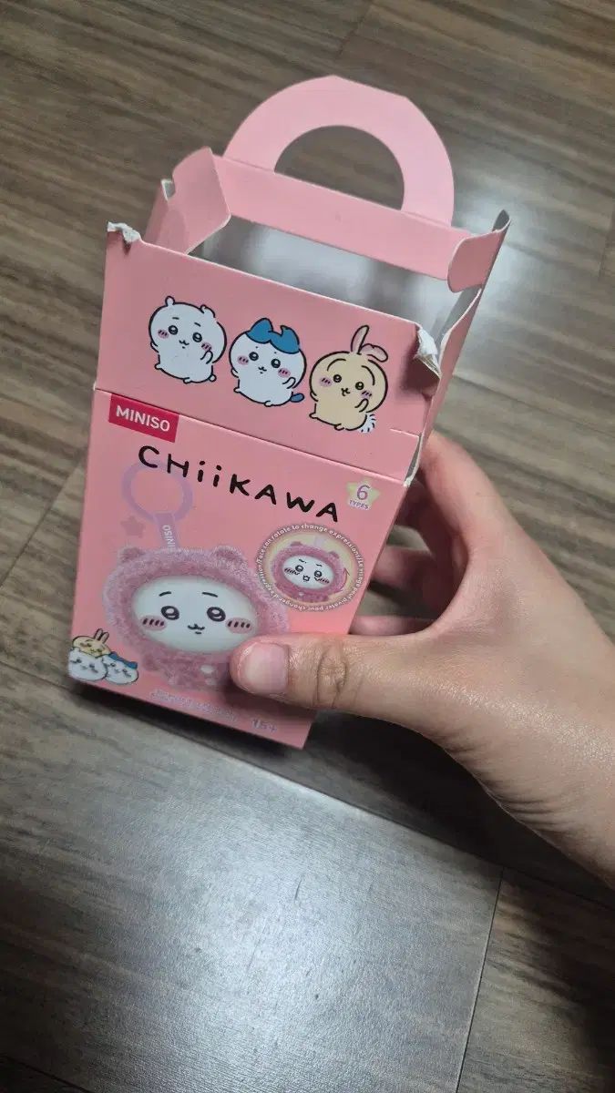MINISO ちいかわ フェイスチェンジ ハチワレ キーホルダー - メルカリ