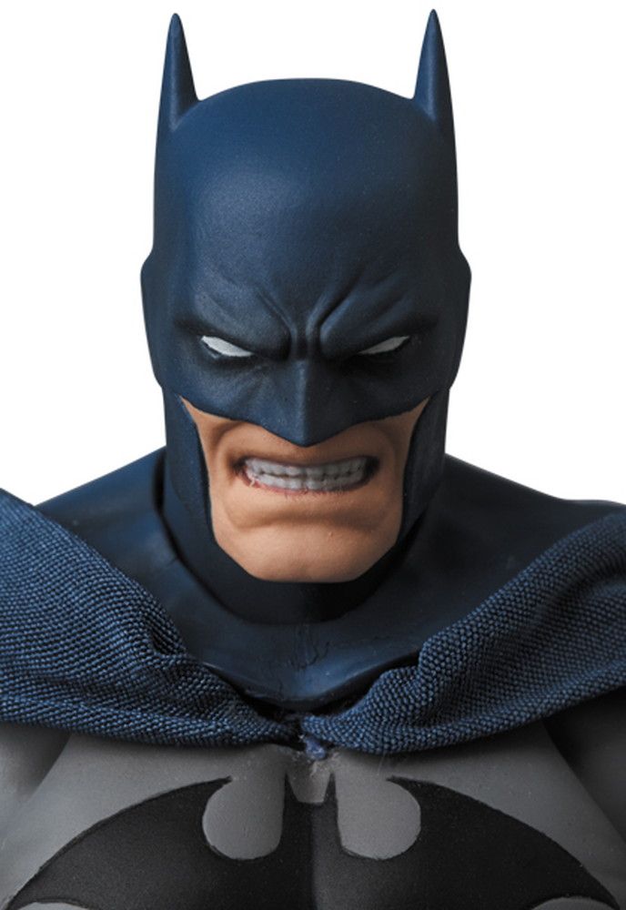MAFEX BATMAN (HUSH Ver.) - メルカリ