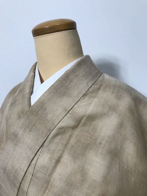 【中古】Mサイズ 紬 正絹 薄茶地に霞文様