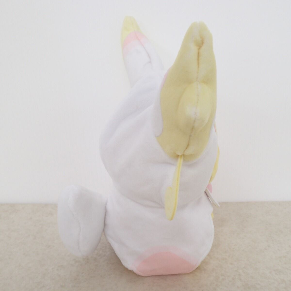 ポケモンセンター ぬいぐるみ メガタブンネのポンチョを着たピカチュウ