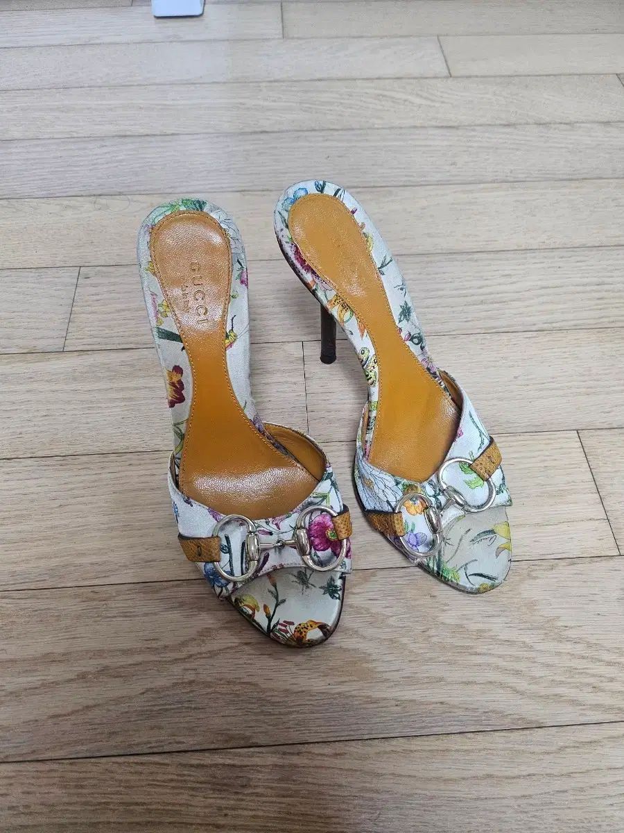 グッチ フローラル パータン ミュール ヒール 225