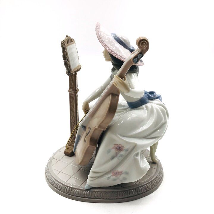 LLADRO リヤドロ チェロを弾く少女 美品 LLADRO リヤドロ チェロを弾く少女 置物 インテリア 小物 陶磁器