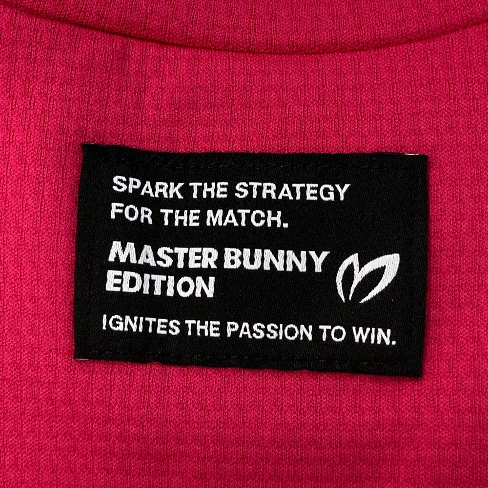 サイズ：1 MASTER BUNNY EDITION マスターバニーエディション 2025年モデル 肩ロゴ モックネック半袖Tシャツ ピンク系 [240101717552] ゴルフウェア レディース ストスト