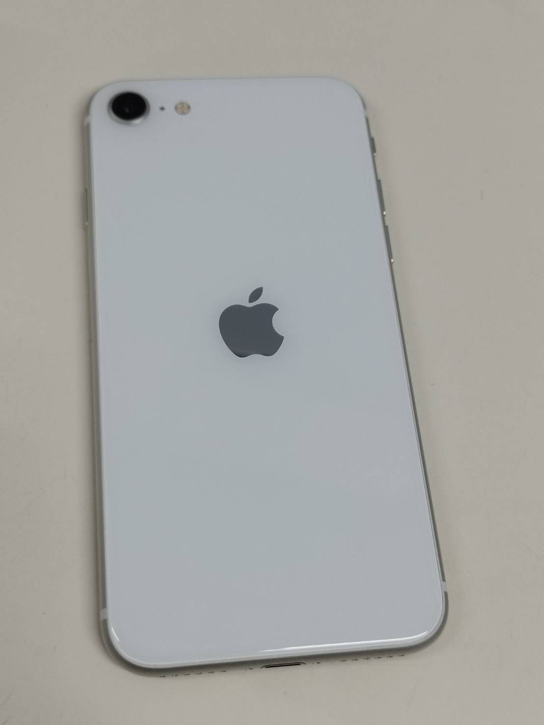 iPhone SE2 64GB ホワイト SIMフリー良品 - メルカリ