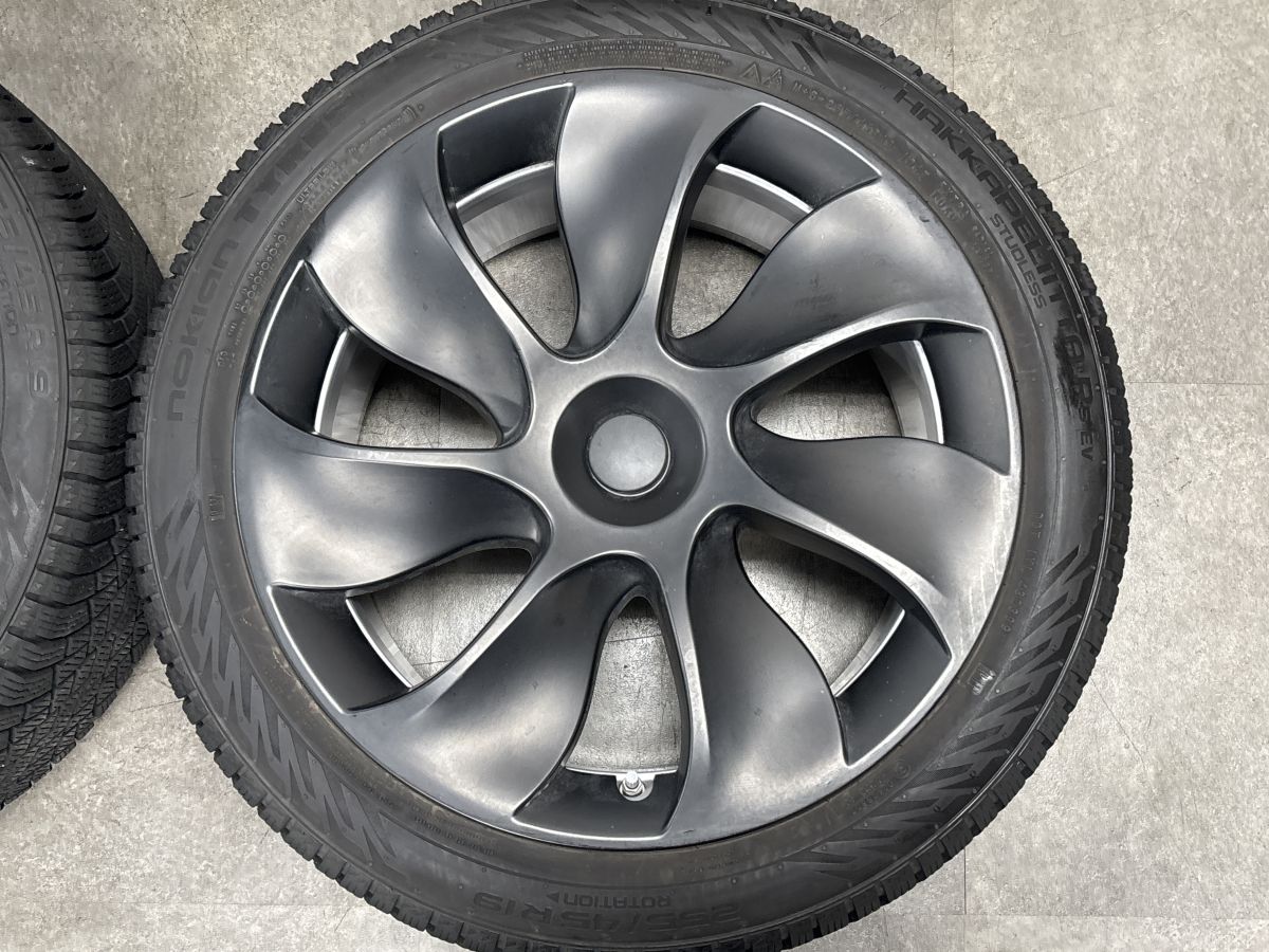 テスラ モデルY 純正タイヤ 255/45R19 新車外し バリ溝（1本）