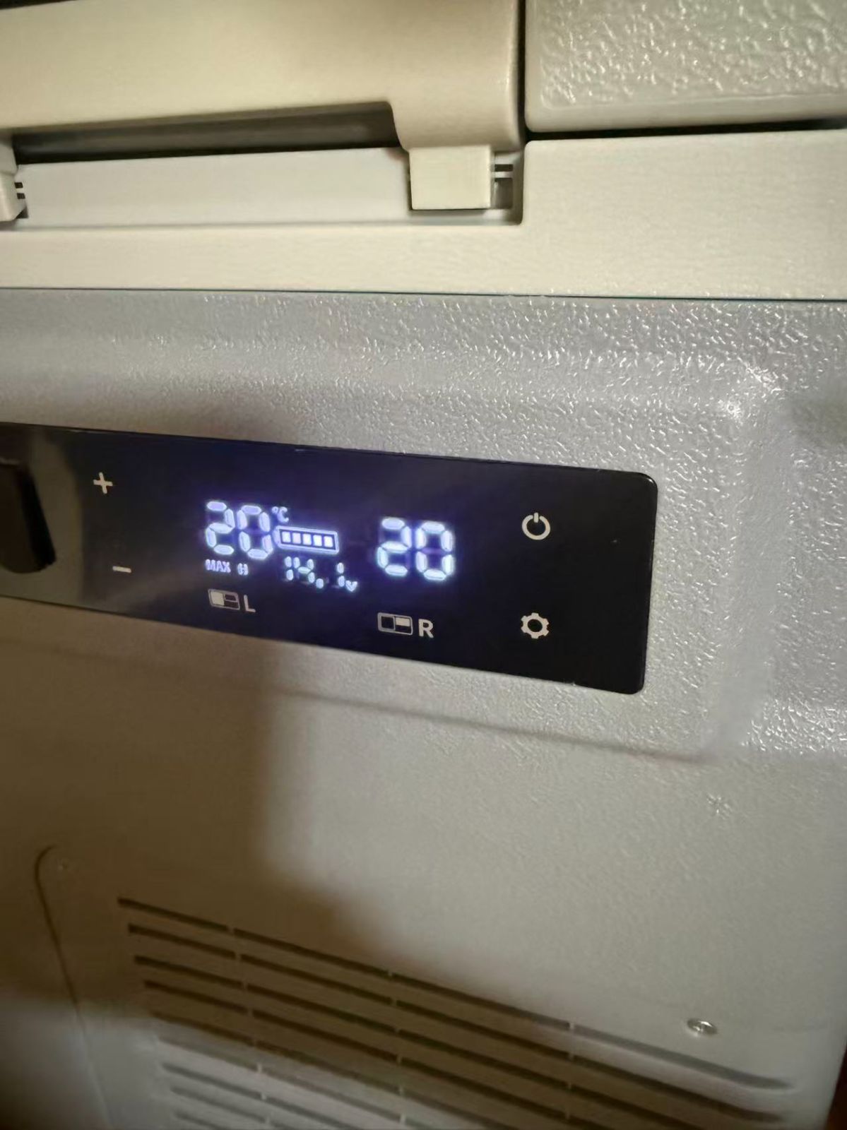 ELECAENTA ポータブル冷蔵庫 40L バッテリー内蔵可能(別売り) -20℃~20℃ 2室独立温度制御 コンプレッサー式 車載冷蔵庫 4WAY電源対応 車載家庭両用 急速冷凍 大容量 省エネ 静音 UD45 未使用品/送料無料/激安 ELECAENTA ポータブル冷蔵庫 40L バッテリー内蔵可能(別売り) -20℃~20℃ 2室独立温度制御 コンプレッサー式 車載冷蔵庫 4WAY電源対応 車載家庭両用 急速冷凍 大容量 省エネ 静音 UD45 未使用品/送料無料/激安