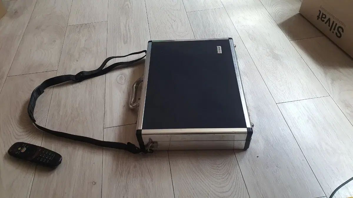 ブラック メタル 書類 カバン