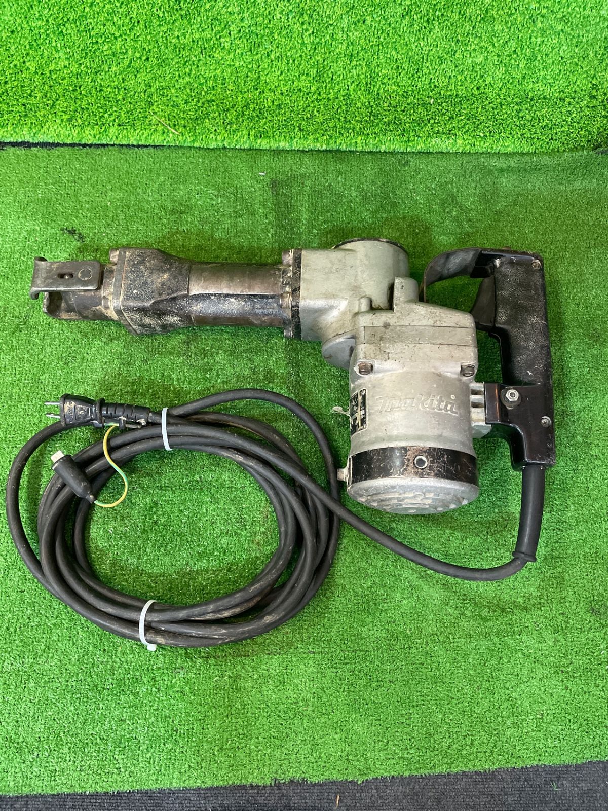 マキタ HM1201 電動ハンマ ケース有 ※現状品 使用感有(テ-292) マキタ HM1201 電動ハンマ ケース有 ※現状品 使用感有(テ-292)