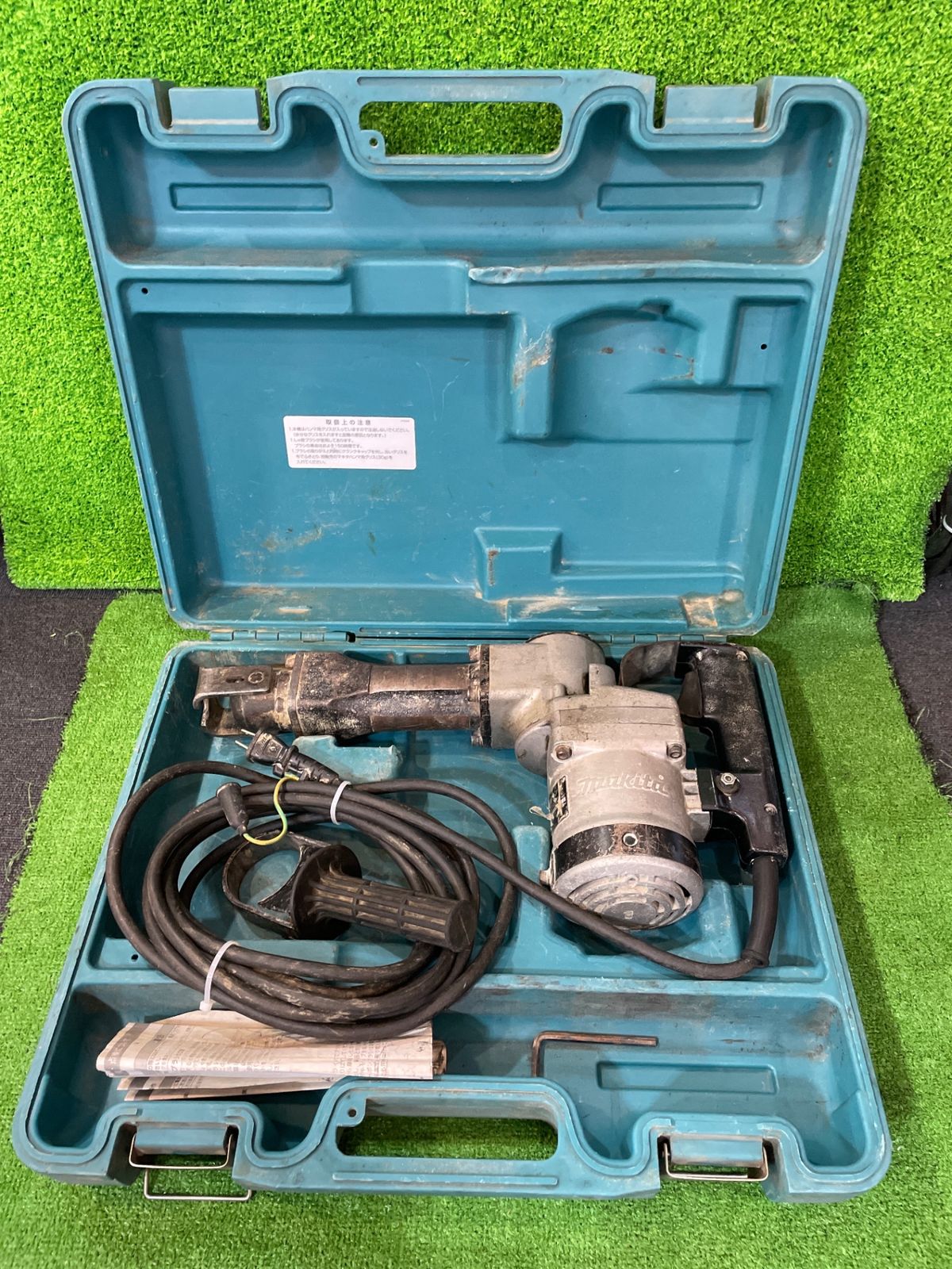 マキタ HM1201 電動ハンマ ケース有 ※現状品 使用感有(テ-292) マキタ HM1201 電動ハンマ ケース有 ※現状品 使用感有(テ-292)
