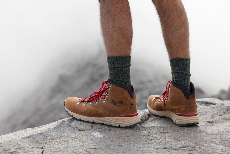 ダナー メンズ シューズ ブーツ・レインブーツ Danner Mens Mountain 600 GORETEX Hiking Boots Grizzly BrownRhodo Red レッド